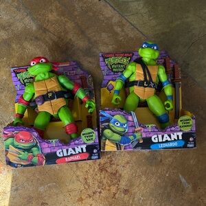 Giant Raphael and Leonardo Action Figures
